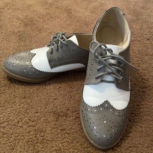 Ollio Grey & White Saddle Shoes